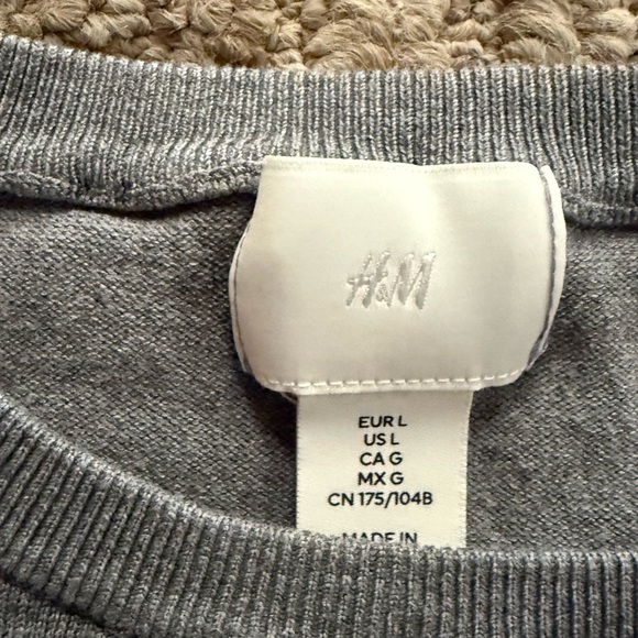 H&M Heather Gray Knit Top - Picture 3 of 3